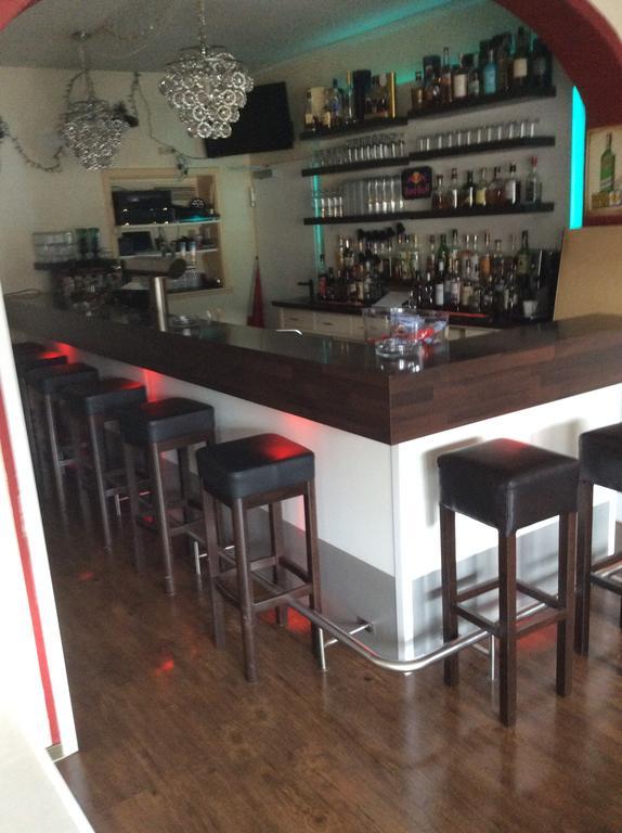 Отель Alex -Lounge -Sportsbar -Smokerlounge Otterbach Экстерьер фото